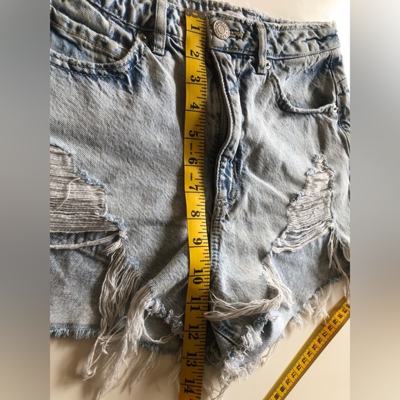 Garage Denim Light Wash Ripped Denim Shorts - Size 1 (26) - Picture 5 of 8